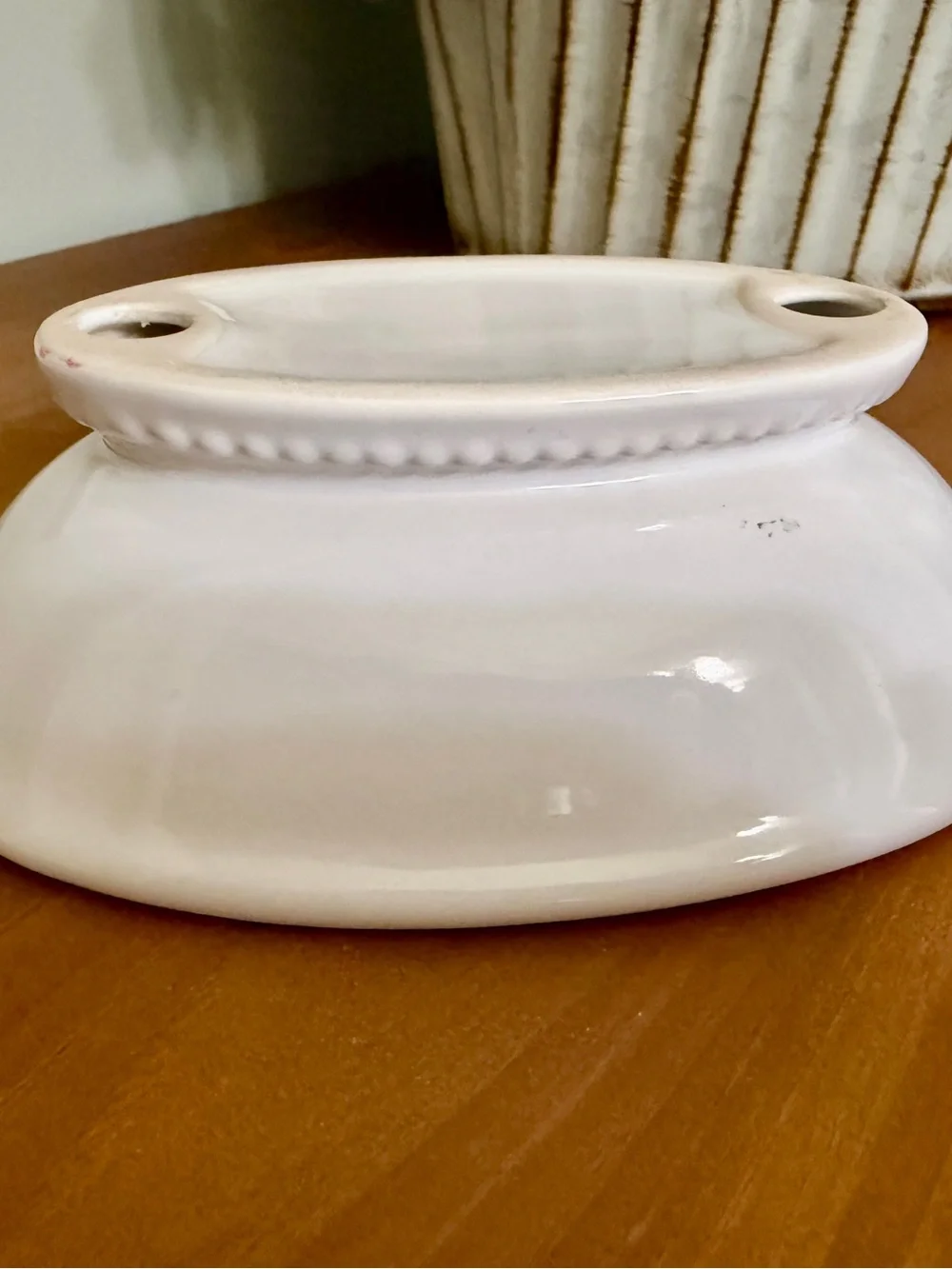 WHITE, VINTAGE PEDESTAL SOAP DISH WITH DECORATIVE BEADING.